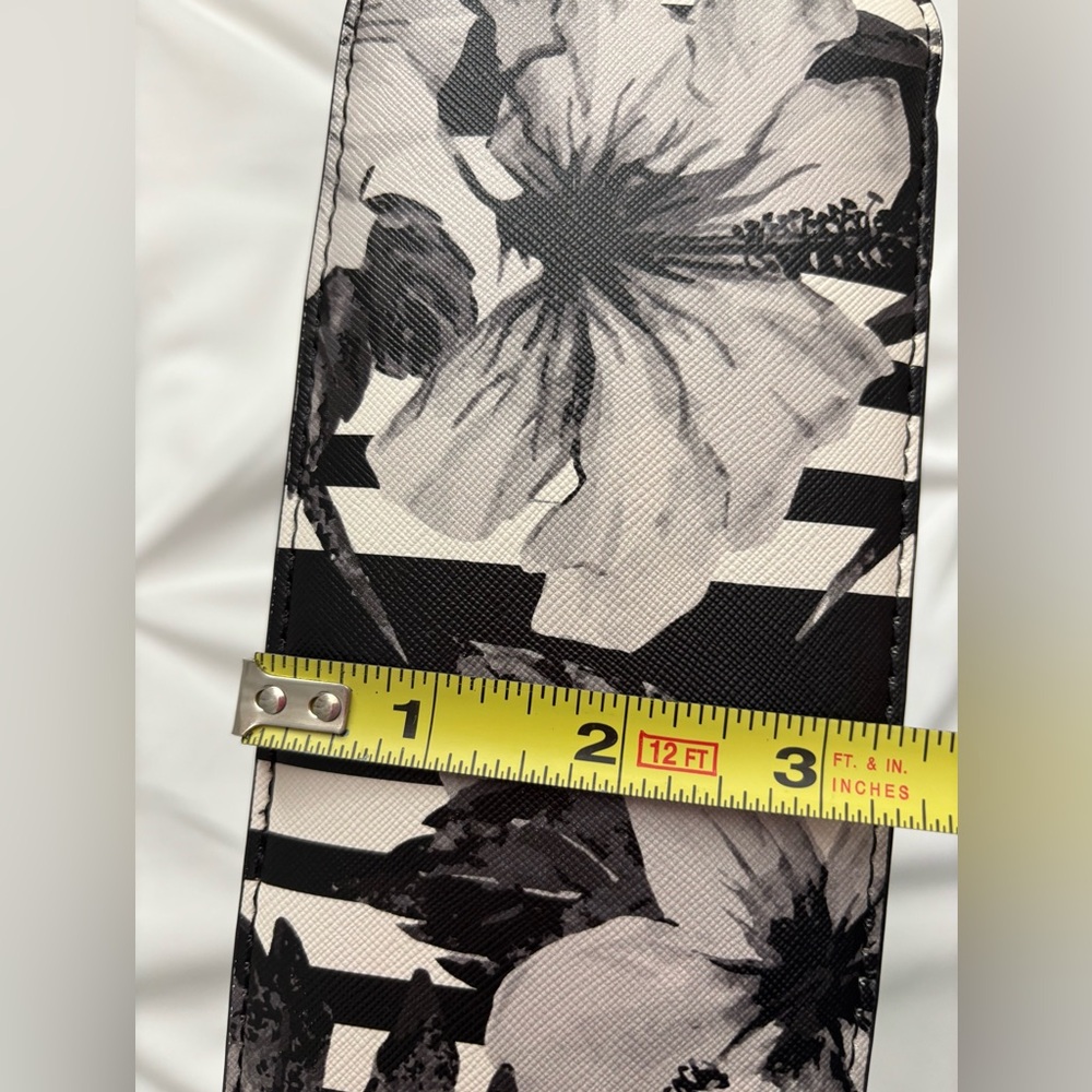 STEVE MADDEN Black & White Tropical Floral Crossbody Bag, VGUC - Picture 7 of 11